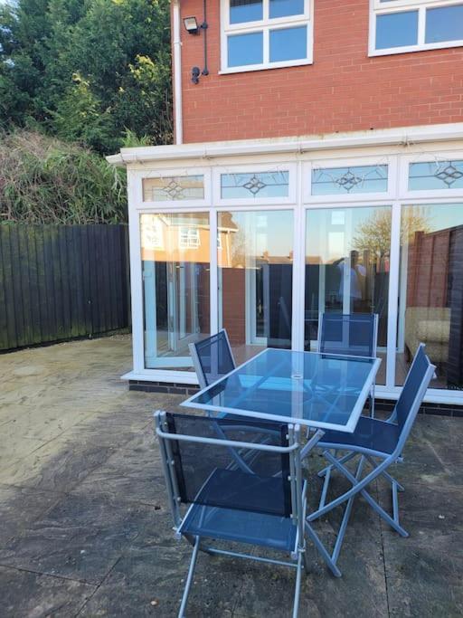 2 Bedroom End Of Terrace House Wellington  Exterior foto